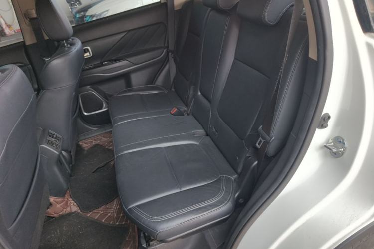 Used Mitsubishi Outlander 2019 2.0L Two-Wheel Drive Comfort Edition 5 Seats China VI Standard Left Rear Seat