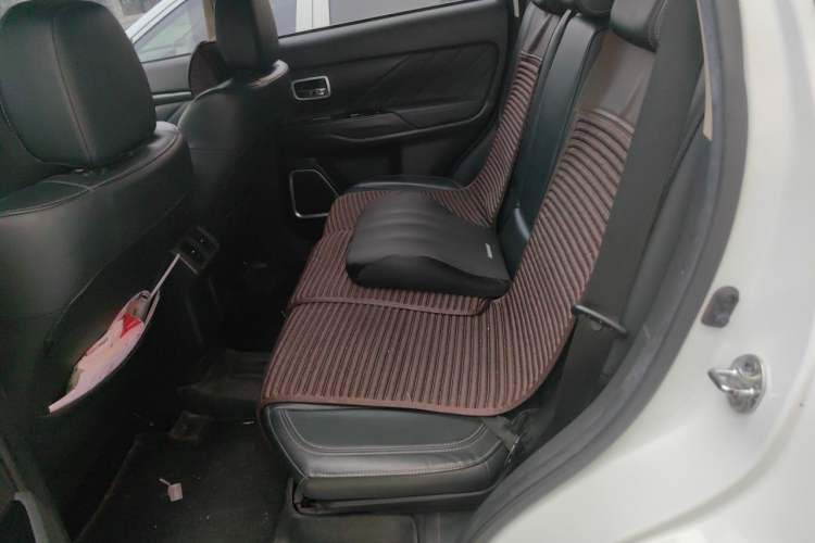 Used Mitsubishi Outlander 2019 2.4L 4x4 Zhi Xiang Edition 5 Seats China VI Standard Left Rear Seat