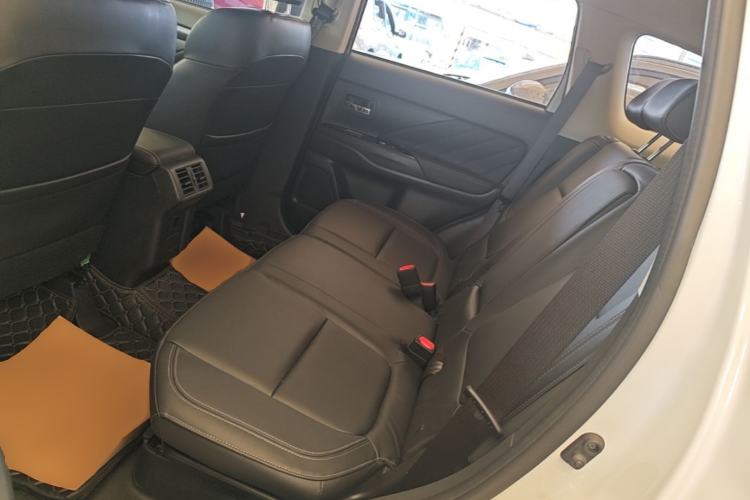 Used Mitsubishi Outlander 2019 2.4L 4x4 Zhi Xiang Edition 5 Seats China VI Standard Left Rear Seat