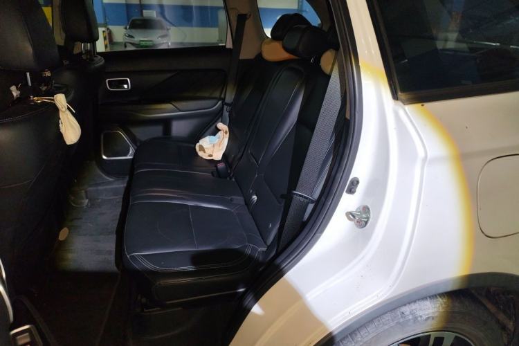 Used Mitsubishi Outlander 2019 2.0L Two-Wheel Drive Comfort Edition 5 Seats China VI Standard Left Rear Seat