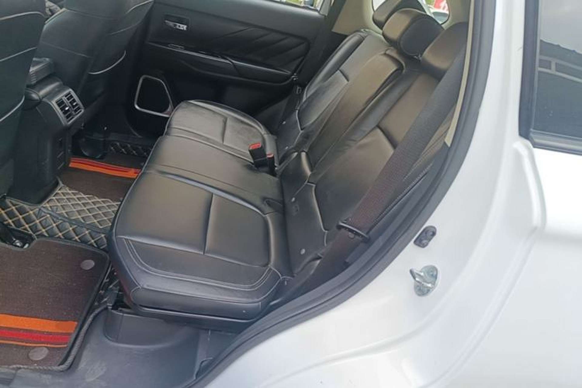 Used Mitsubishi Outlander 2019 2.0L Two-Wheel Drive Comfort Edition 5 Seats China V Standard Left Rear Seat