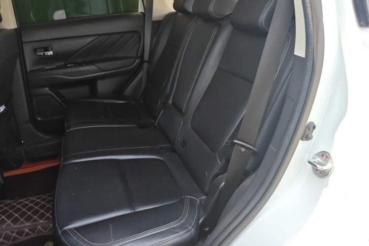 Used Mitsubishi Outlander 2019 2.0L Two-Wheel Drive Comfort Edition 5 Seats China VI Standard Left Rear Seat