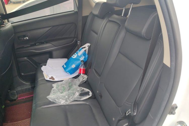 Used Mitsubishi Outlander 2019 2.0L Two-Wheel Drive Comfort Edition 5 Seats China VI Standard Left Rear Seat