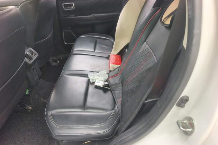 Used Mitsubishi Outlander 2019 2.0L Two-Wheel Drive Comfort Edition 5 Seats China V Standard Left Rear Seat