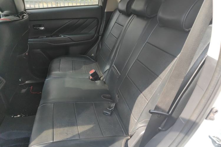 Used Mitsubishi Outlander 2019 2.0L Two-Wheel Drive Comfort Edition 5 Seats China V Standard Left Rear Seat