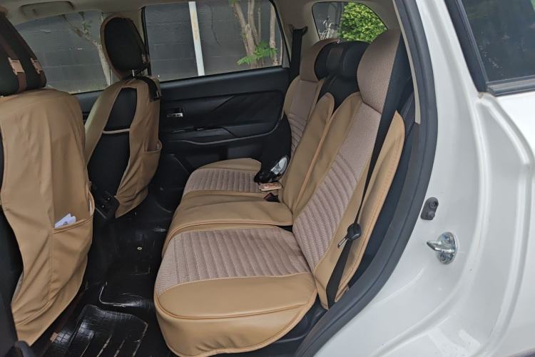 Used Mitsubishi Outlander 2019 2.0L Two-Wheel Drive Comfort Edition 5 Seats China V Standard Left Rear Seat