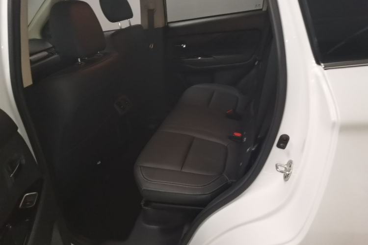 Used Mitsubishi Outlander 2019 2.0L Two-Wheel Drive Comfort Edition 5 Seats China VI Standard Left Rear Seat