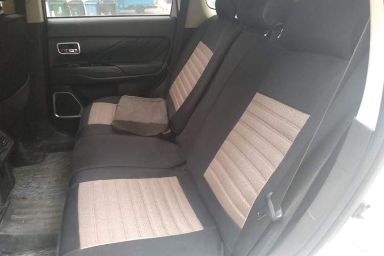 Used Mitsubishi Outlander 2019 2.0L Two-Wheel Drive Comfort Edition 5 Seats China V Standard Left Rear Seat