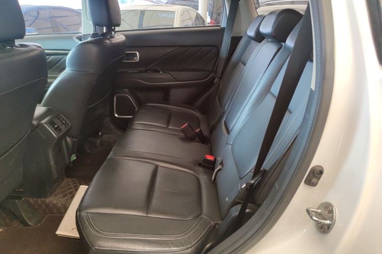 Used Mitsubishi Outlander 2019 2.0L Two-Wheel Drive Comfort Edition 5 Seats China VI Standard Left Rear Seat