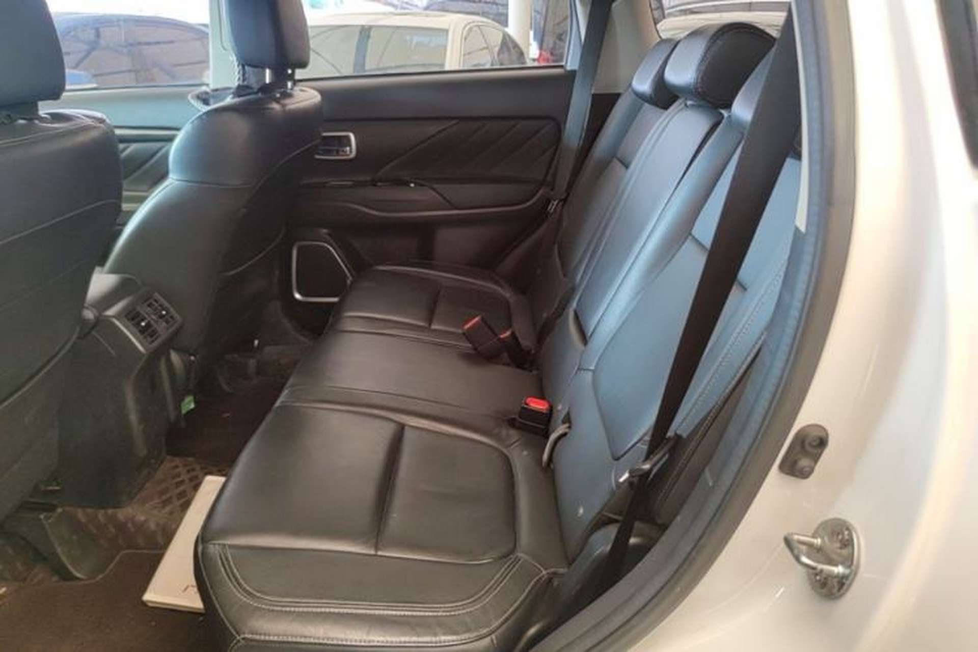 Used Mitsubishi Outlander 2019 2.0L Two-Wheel Drive Comfort Edition 5 Seats China VI Standard Left Rear Seat
