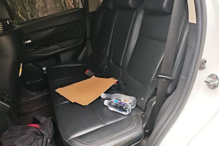 Used Mitsubishi Outlander 2019 2.4L 4x4 Zhi Xiang Edition 5 Seats China V Emission Standard Left Rear Seat