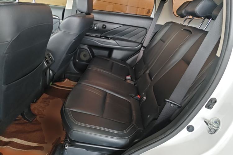 Used Mitsubishi Outlander 2019 2.0L Two-Wheel Drive Comfort Edition 5 Seats China VI Standard Left Rear Seat