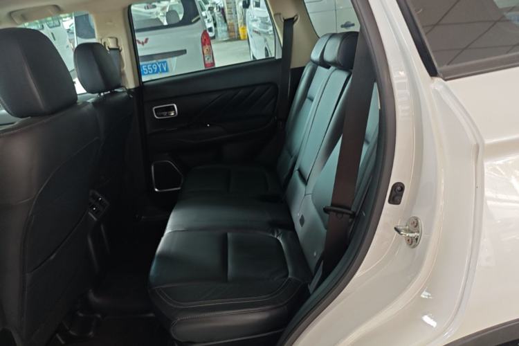 Used Mitsubishi Outlander 2019 2.0L Two-Wheel Drive Comfort Edition 5 Seats China V Standard Left Rear Seat