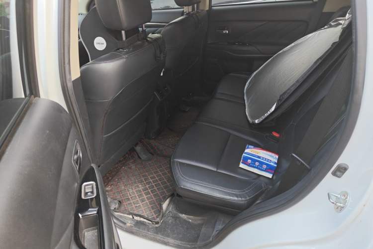 Used Mitsubishi Outlander 2019 2.0L Two-Wheel Drive Comfort Edition 5 Seats China VI Standard Left Rear Seat