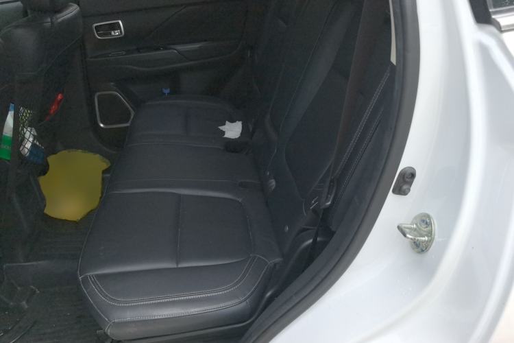 Used Mitsubishi Outlander 2019 2.4L 4x4 Zhi Xiang Edition 7 Seats China VI Standard Left Rear Seat