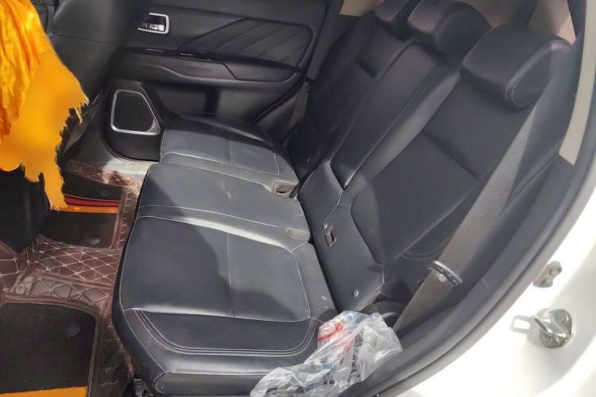 Used Mitsubishi Outlander 2019 2.0L Two-Wheel Drive Comfort Edition 7 Seats China V Emission Standard Left Rear Seat