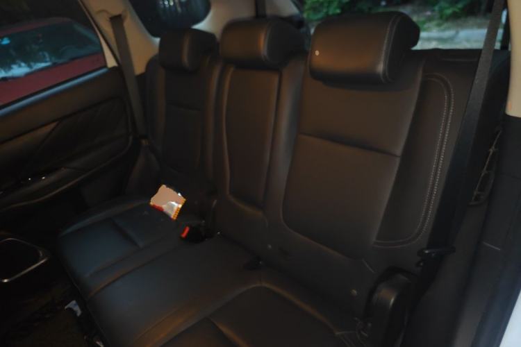 Used Mitsubishi Outlander 2019 2.0L Two-Wheel Drive Comfort Edition 7-Seater China VI Standard Left Rear Seat