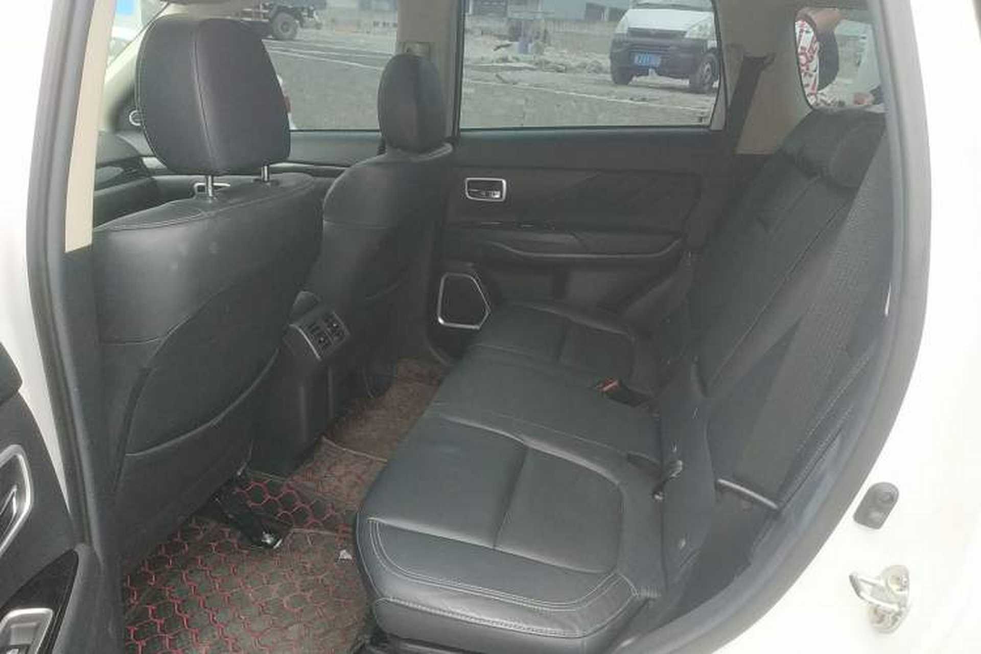 Used Mitsubishi Outlander 2019 2.4L 4x4 Zhi Xiang Edition 5 Seats China V Emission Standard Left Rear Seat