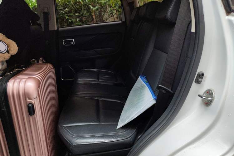 Used Mitsubishi Outlander 2019 2.0L Two-Wheel Drive Comfort Edition 5 Seats China V Standard Left Rear Seat