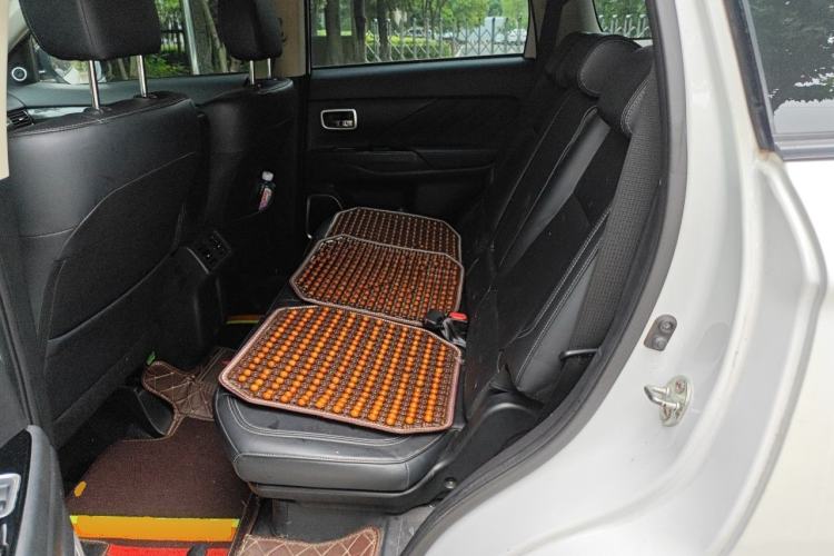 Used Mitsubishi Outlander 2019 2.0L Two-Wheel Drive Comfort Edition 7-Seater China VI Standard Left Rear Seat