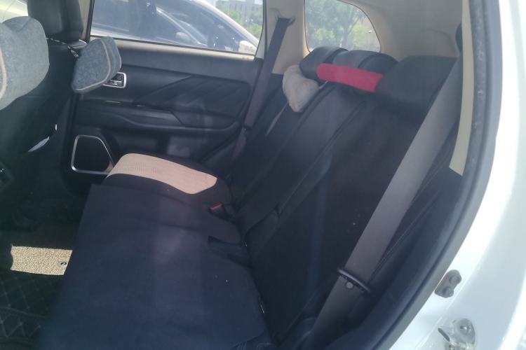 Used Mitsubishi Outlander 2019 2.0L Two-Wheel Drive Comfort Edition 5 Seats China V Standard Left Rear Seat