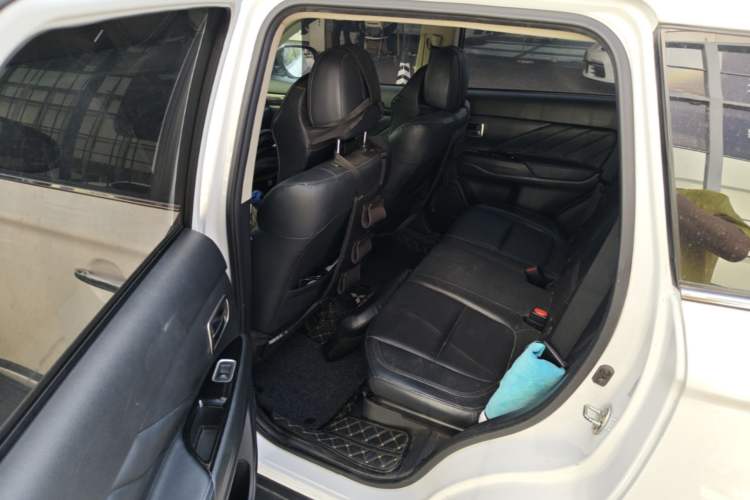 Used Mitsubishi Outlander 2019 2.4L 4x4 Zhi Xiang Edition 5 Seats China V Emission Standard Left Rear Seat