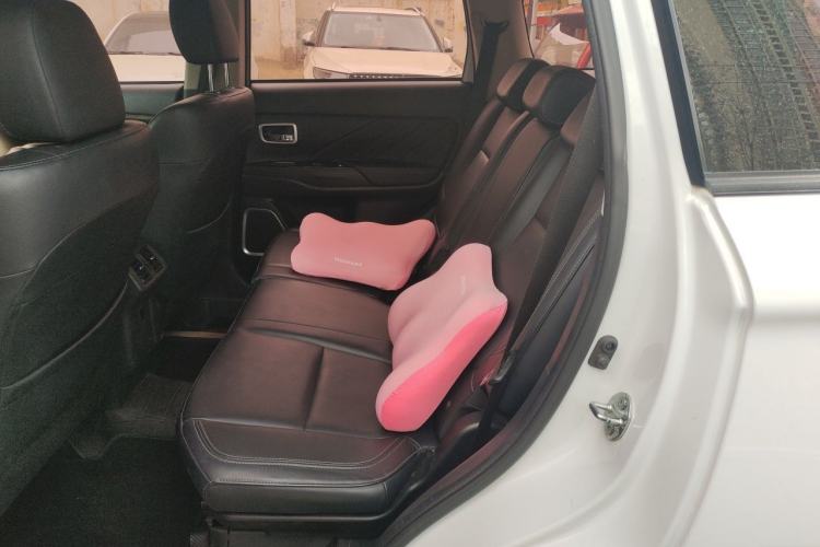 Used Mitsubishi Outlander 2019 2.0L Two-Wheel Drive Comfort Edition 7-Seater China VI Standard Left Rear Seat