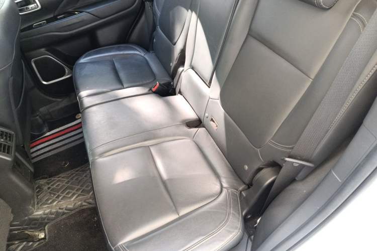 Used Mitsubishi Outlander 2019 2.4L 4x4 Zhi Xiang Edition 5 Seats China V Emission Standard Left Rear Seat
