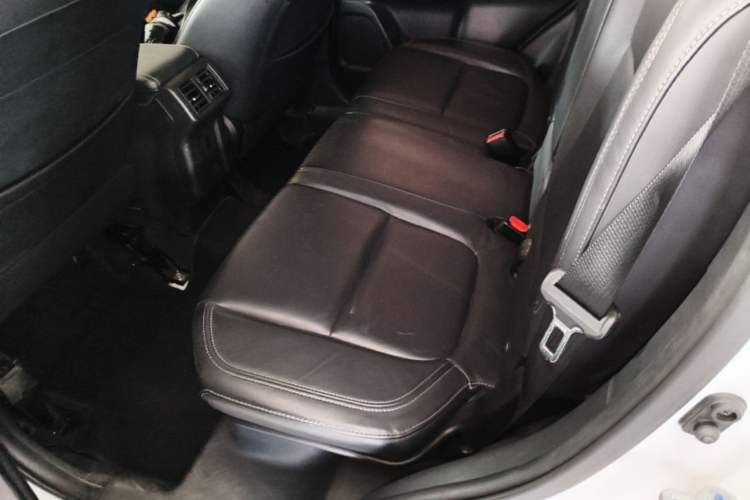 Used Mitsubishi Outlander 2019 2.4L 4x4 Zhi Xiang Edition 5 Seats China V Emission Standard Left Rear Seat