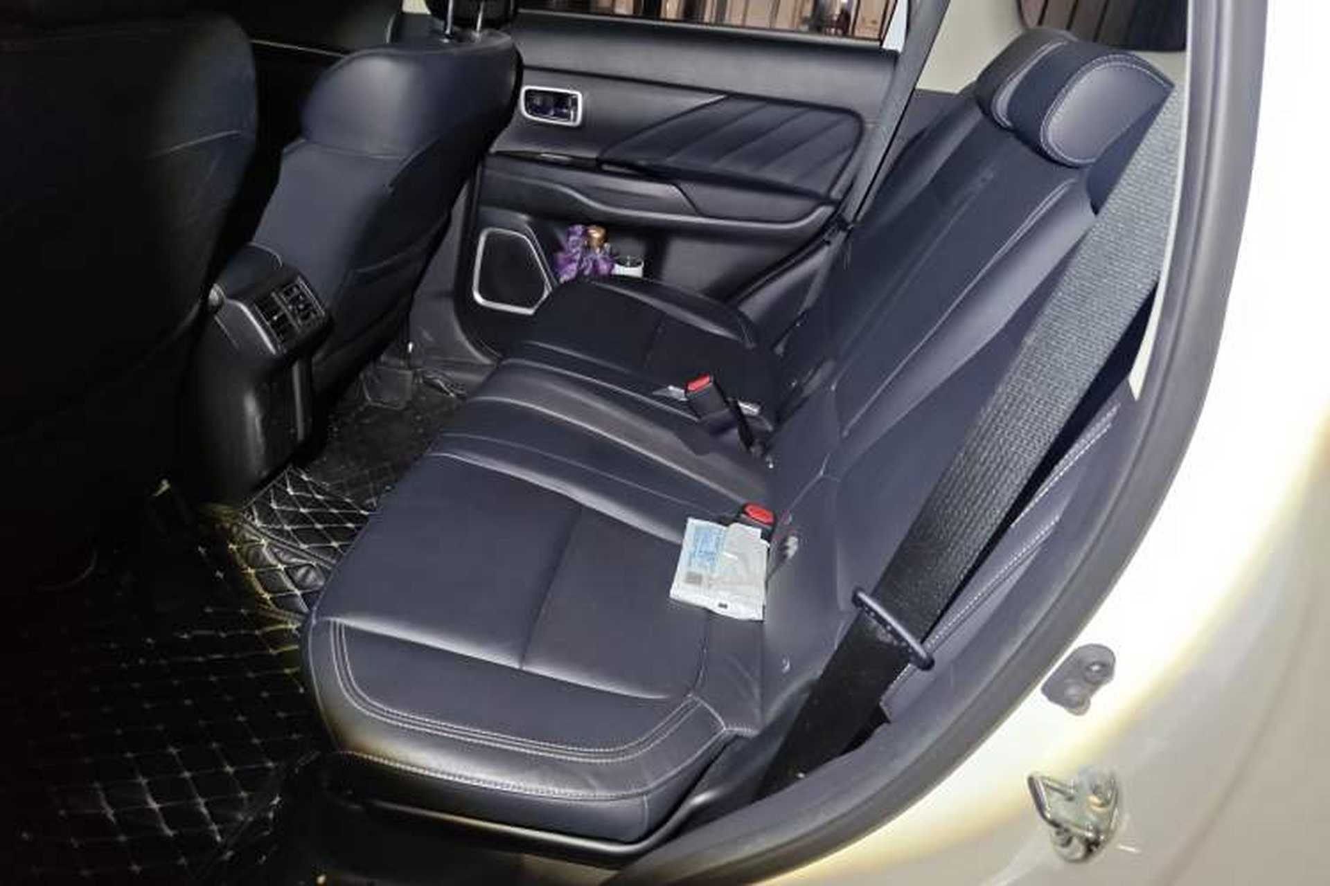 Used Mitsubishi Outlander 2019 2.4L 4x4 Zhi Xiang Edition 5 Seats China V Emission Standard Left Rear Seat