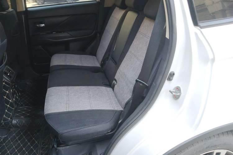 Used Mitsubishi Outlander 2019 2.0L Two-Wheel Drive Comfort Edition 5 Seats China VI Standard Left Rear Seat
