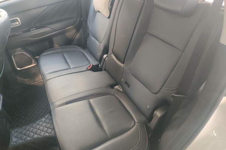 Used Mitsubishi Outlander 2019 2.0L Two-Wheel Drive Comfort Edition 5 Seats China VI Standard Left Rear Seat