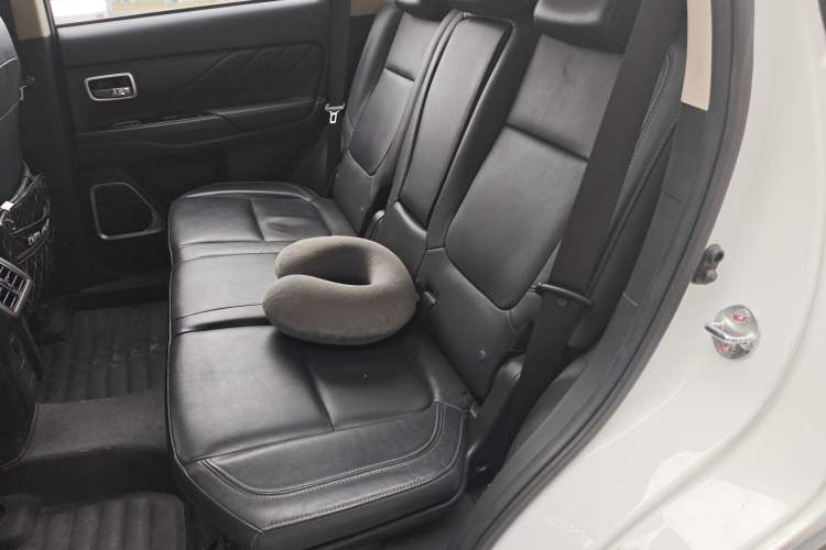 Used Mitsubishi Outlander 2019 2.0L Two-Wheel Drive Comfort Edition 5 Seats China V Standard Left Rear Seat