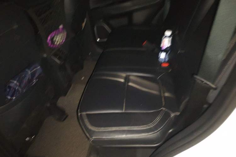 Used Mitsubishi Outlander 2019 2.4L 4x4 Zhi Xiang Edition 5 Seats China VI Standard Left Rear Seat