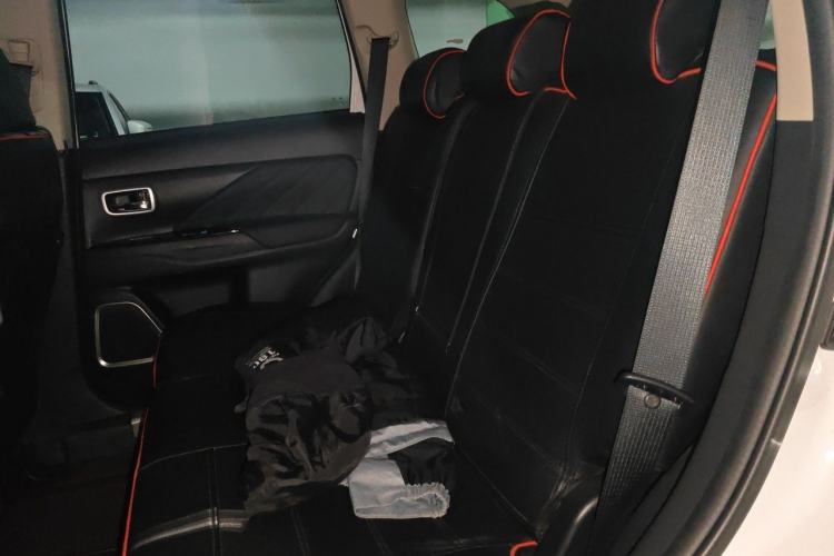 Used Mitsubishi Outlander 2019 2.0L Two-Wheel Drive Comfort Edition 7-Seater China VI Standard Left Rear Seat