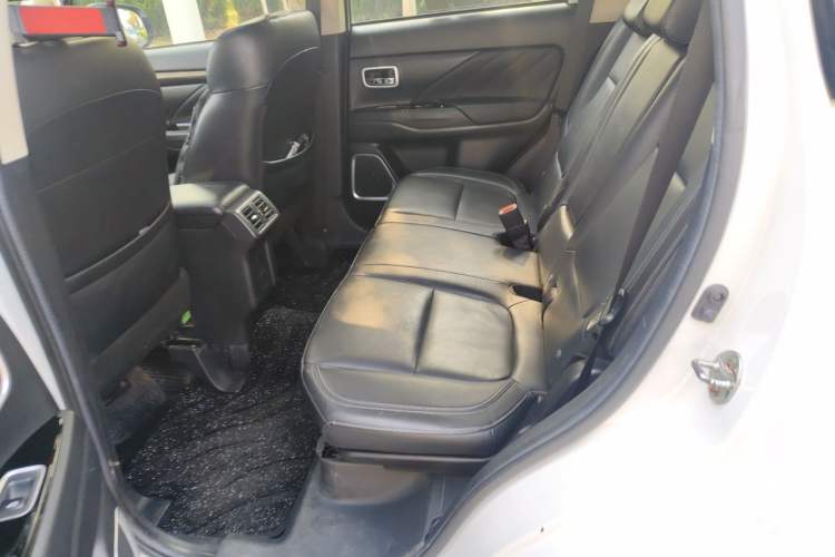 Used Mitsubishi Outlander 2019 2.0L Two-Wheel Drive Comfort Edition 5 Seats China VI Standard Left Rear Seat