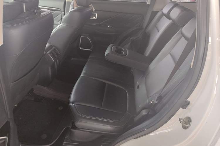 Used Mitsubishi Outlander 2019 2.0L Two-Wheel Drive Comfort Edition 5 Seats China V Standard Left Rear Seat