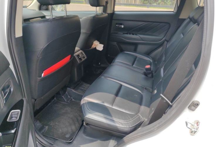 Used Mitsubishi Outlander 2019 2.0L Two-Wheel Drive Comfort Edition 5 Seats China VI Standard Left Rear Seat