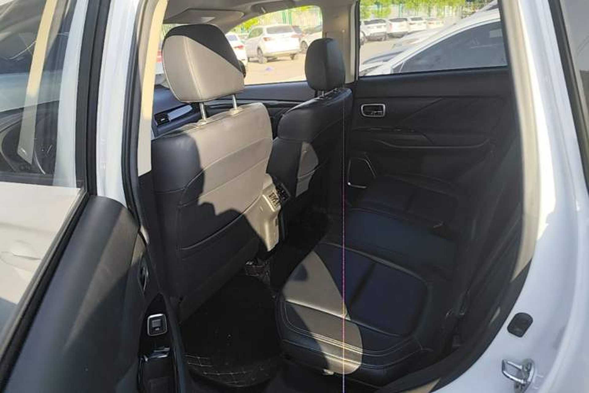 Used Mitsubishi Outlander 2019 2.0L Two-Wheel Drive Comfort Edition 5 Seats China VI Standard Left Rear Seat