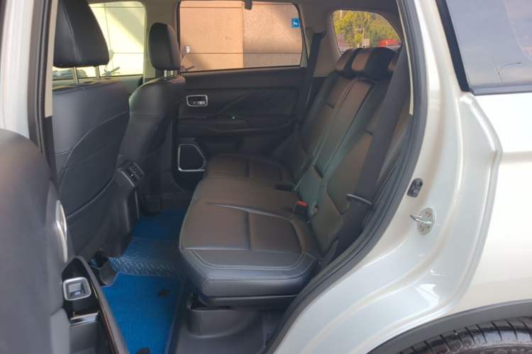 Used Mitsubishi Outlander 2019 2.0L Two-Wheel Drive Comfort Edition 5 Seats China VI Standard Left Rear Seat