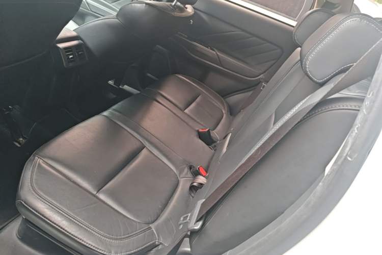 Used Mitsubishi Outlander 2019 2.4L 4x4 Zhi Xiang Edition 5 Seats China V Emission Standard Left Rear Seat