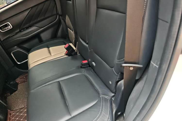 Used Mitsubishi Outlander 2019 2.0L Two-Wheel Drive Comfort Edition 5 Seats China V Standard Left Rear Seat