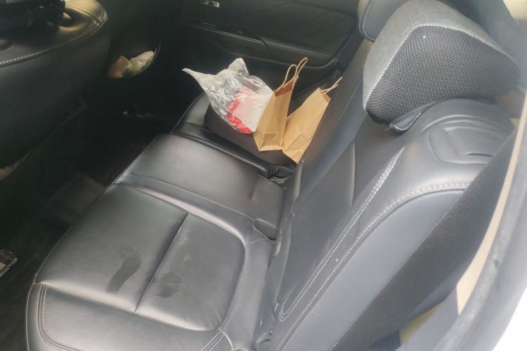 Used Mitsubishi Outlander 2019 2.0L Two-Wheel Drive Comfort Edition 7-Seater China VI Standard Left Rear Seat