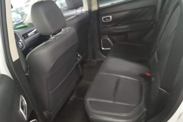 Used Mitsubishi Outlander 2019 2.0L Two-Wheel Drive Comfort Edition 5 Seats China V Standard Left Rear Seat