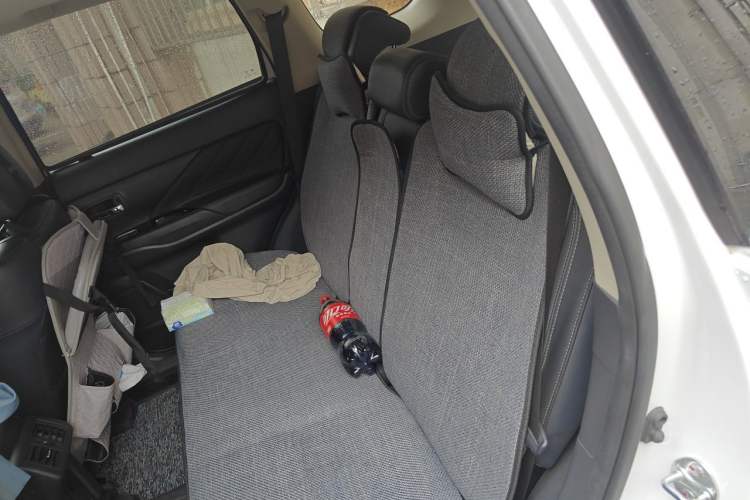 Used Mitsubishi Outlander 2019 2.0L Two-Wheel Drive Comfort Edition 5 Seats China VI Standard Left Rear Seat