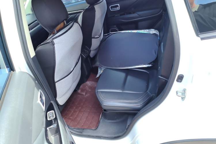Used Mitsubishi Outlander 2019 2.0L Two-Wheel Drive Comfort Edition 5 Seats China VI Standard Left Rear Seat