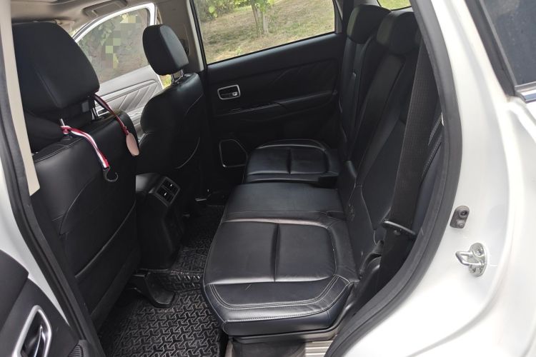 Used Mitsubishi Outlander 2019 2.4L 4x4 Zhi Xiang Edition 7 Seats China VI Standard Left Rear Seat