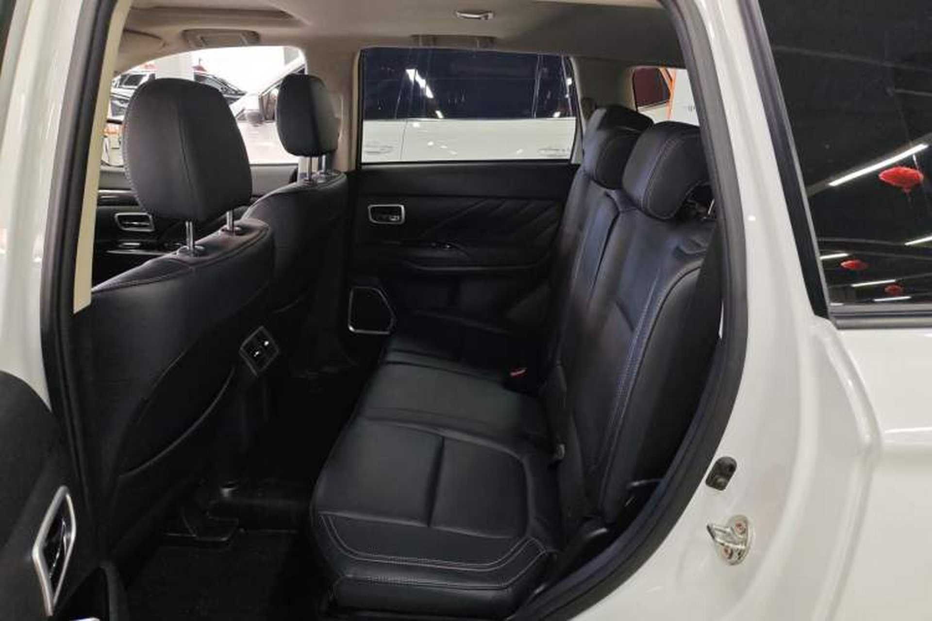 Used Mitsubishi Outlander 2019 2.0L Two-Wheel Drive Comfort Edition 5 Seats China VI Standard Left Rear Seat