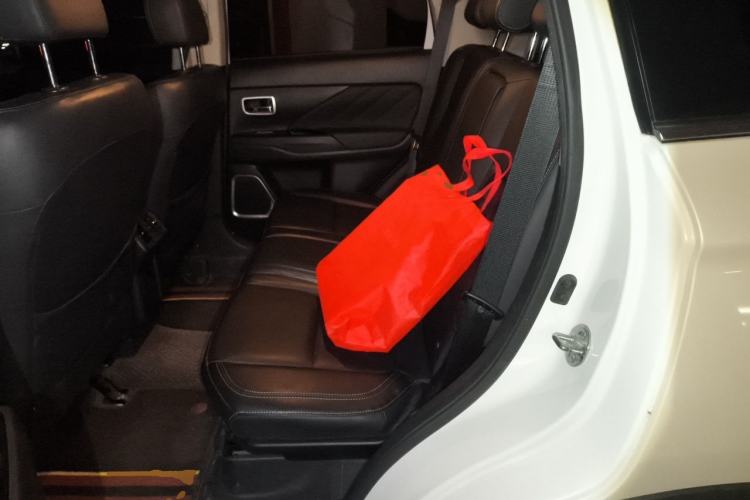 Used Mitsubishi Outlander 2019 2.0L Two-Wheel Drive Comfort Edition 5 Seats China VI Standard Left Rear Seat