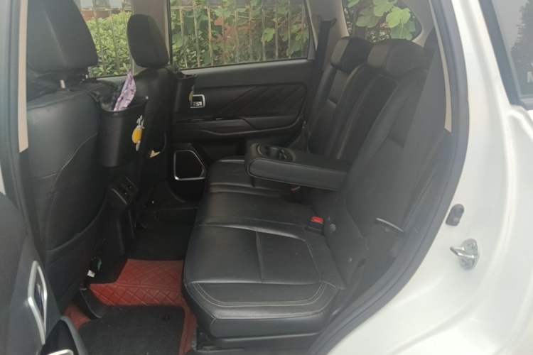 Used Mitsubishi Outlander 2019 2.0L Two-Wheel Drive Comfort Edition 5 Seats China V Standard Left Rear Seat